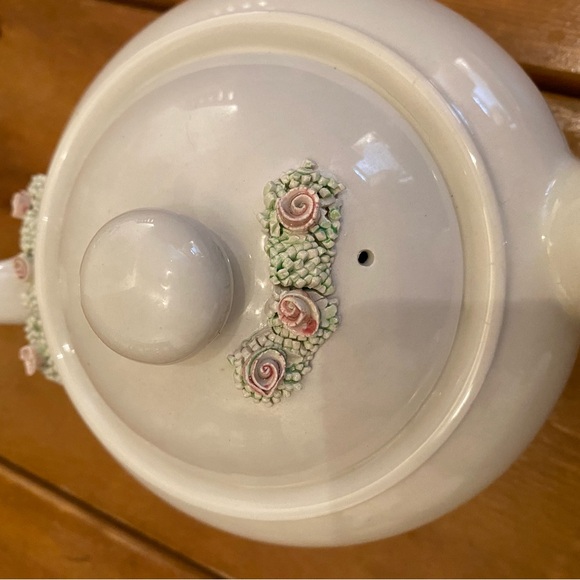 Myra McDonnell 1970 Roses Tea Set - Picture 8 of 12